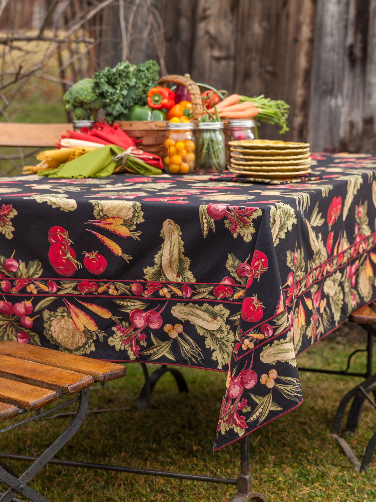 Farm Fresh Tablecloth Black Linens & Kitchen, Tablecloths