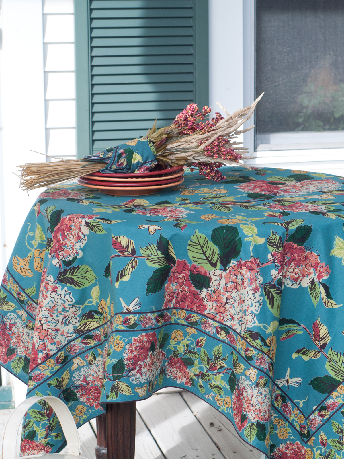 Harriet's Hydrangea Tablecloth Table Linens & Kitchen, Tablecloths