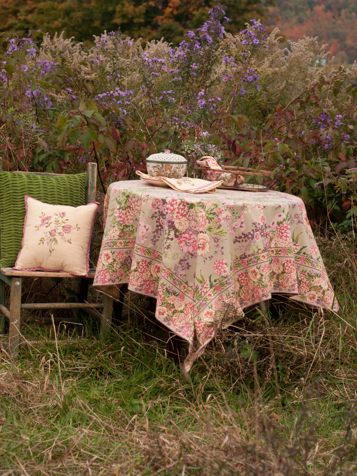 Zinnia Garden Tablecloth Table Linens & Kitchen, Tablecloths